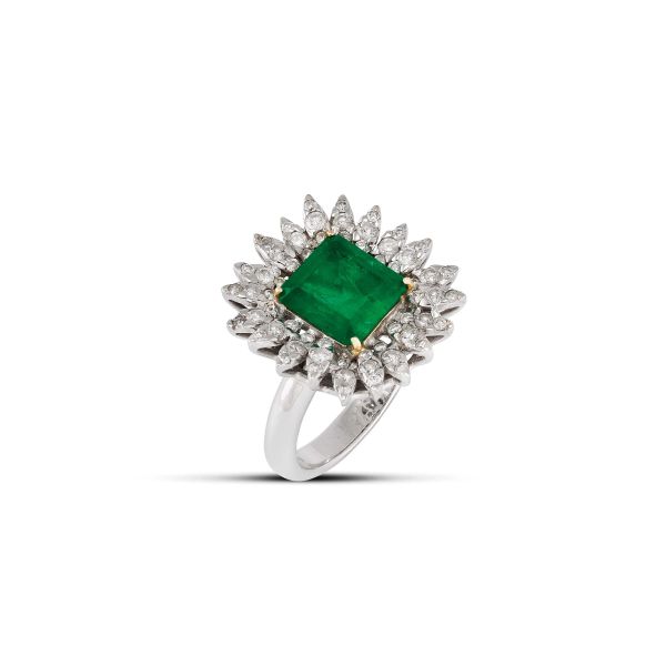 



VERONESI EMERALD AND DIAMOND RING IN 18KT WHITE GOLD