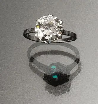  Diamante taglio brillante di ct 4,21 corredato di certificato gemmologico   
