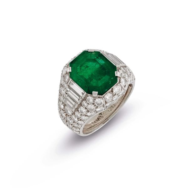 EMERALD AND DIAMOND  BAND RING