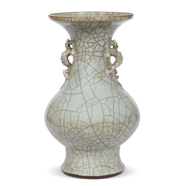 A VASE, CHINA, QING DYNASTY, 18TH-19TH CENTURY