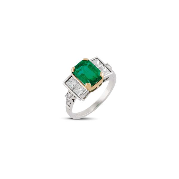 



COLOMBIAN EMERALD AND DIAMOND RING IN PLATINUM AND 18KT YELLOW GOLD