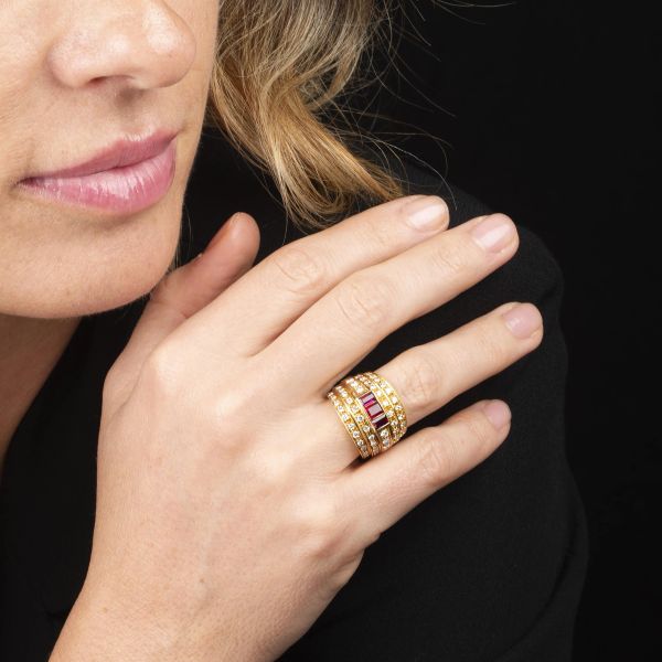 ANELLO A FASCIA CON RUBINI E DIAMANTI