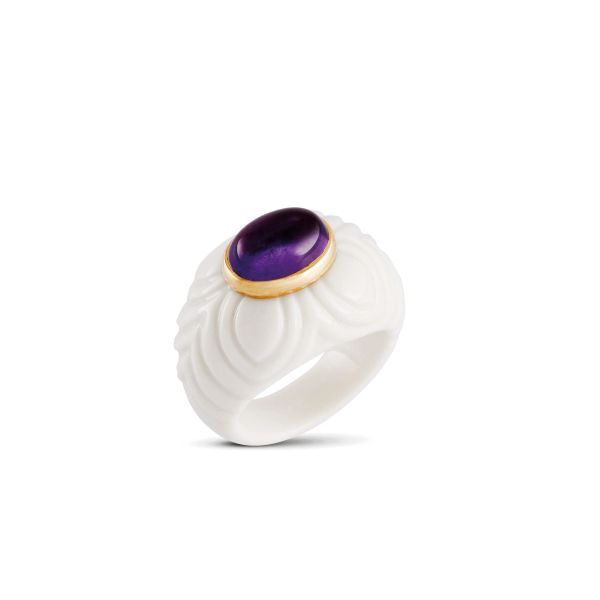 Bulgari - 



BULGARI CHANDRA AMETHYST DOME RING IN WHITE RESIN AND 18KT YELLOW GOLD