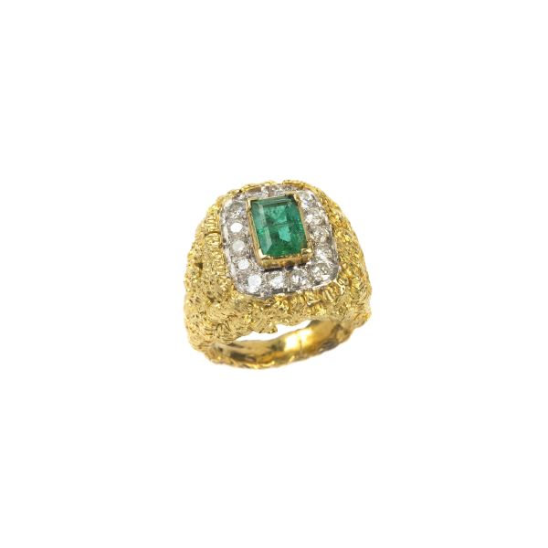 



ANELLO CON SMERALDO E DIAMANTI