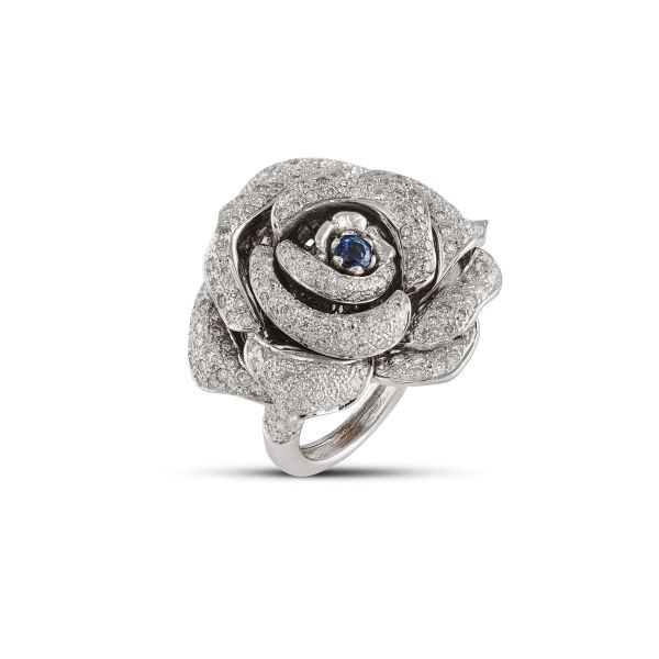 BIG ROSE-SHAPED DIAMOND RING IN 18KT WHITE GOLD