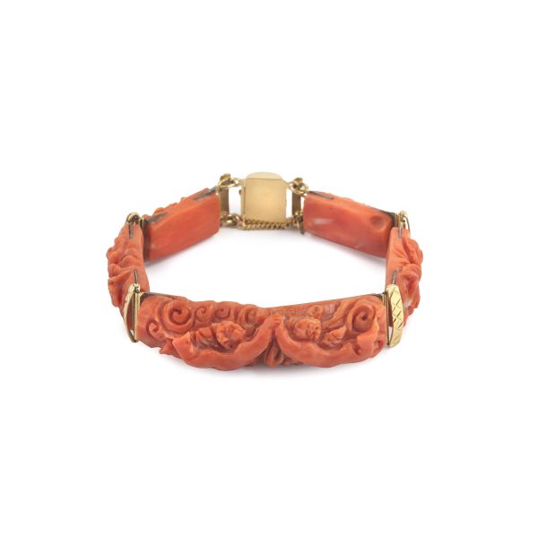 CORAL BRACELET IN 18KT YELLOW GOLD
