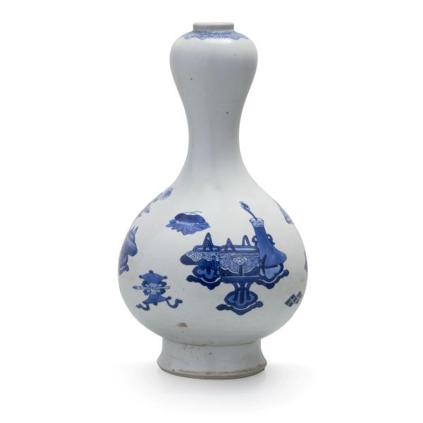 



A GOURD-SHAPED VASE, CHINA, QING DYNASTY, KANGXI PERIOD