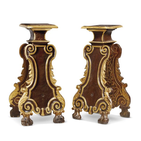 A PAIR OF TUSCAN BUSTHOLDERS STOOLS, 18TH CENTURY