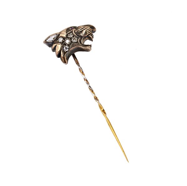 



WOLF-SHAPED JACKET BROOCH WITH DIAMONDS 