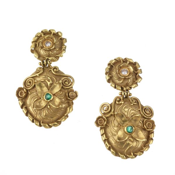 DROP EARRINGS IN 18KT YELLOW GOLD