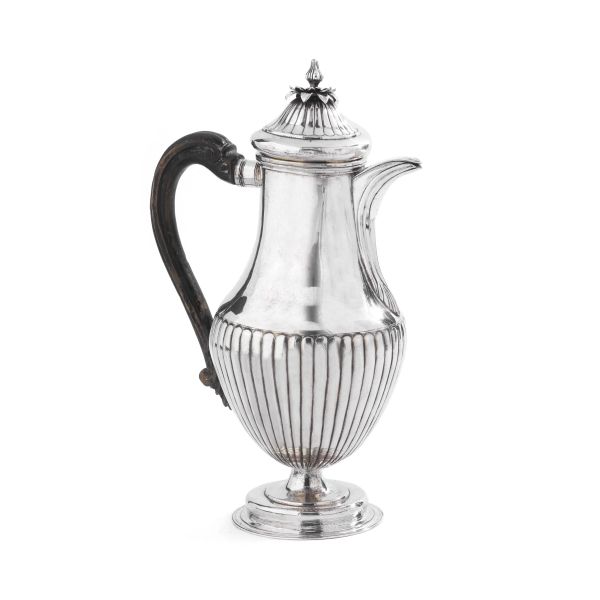 A SILVER COFFEE POT, END OF 18TH CENTURY