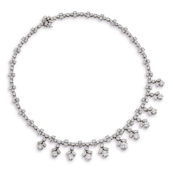 



NECKLACE WITH DIAMONDS