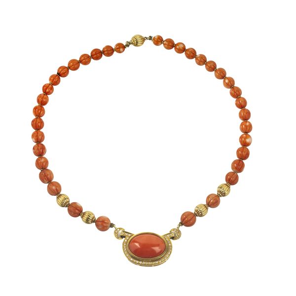 COLLIER CON CORALLO E DIAMANTI