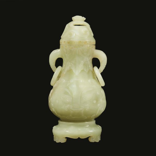 A SMALL JADE VASE WITH BASE AND LID, CHINA, QING DYNASTY, 19TH CENTURY