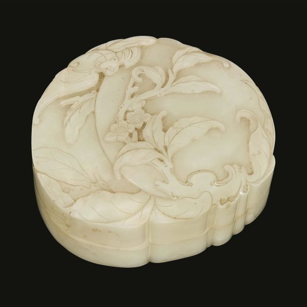 



A PEACH-SHAPED BOX, CHINA, QING DYNASTY, 18TH CENTURY