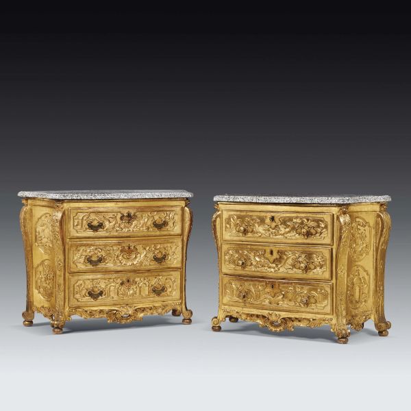 A PAIR OF GERMAN COMMODES, CIRCA 1740-1750