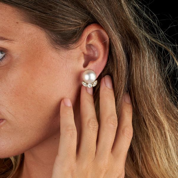 PAIO DI ORECCHINI CON PERLE MABE E DIAMANTI