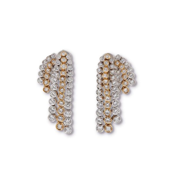 



PAIR OF LONG DIAMOND EARRINGS 