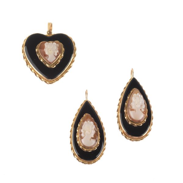 ONYX AND CAMEO DEMI PARURE IN 9KT GOLD