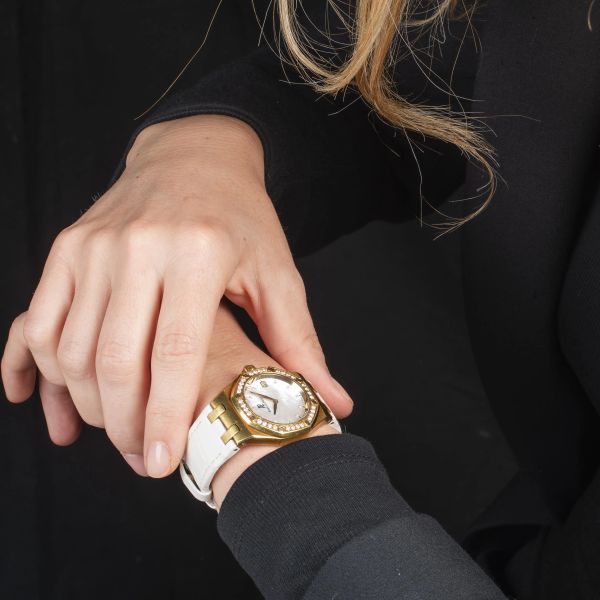 AUDEMARS PIGUET ROYAL OAK LADY ORO GIALLO QUADRANTE MOP REF. 67601BA.ZZ.D012CR.03