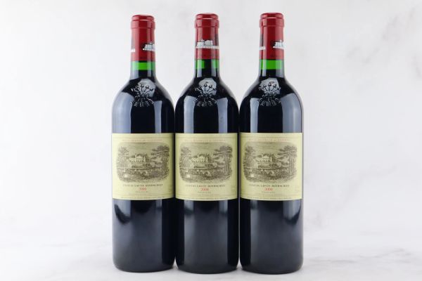 



Ch&acirc;teau Lafite Rothschild 2000