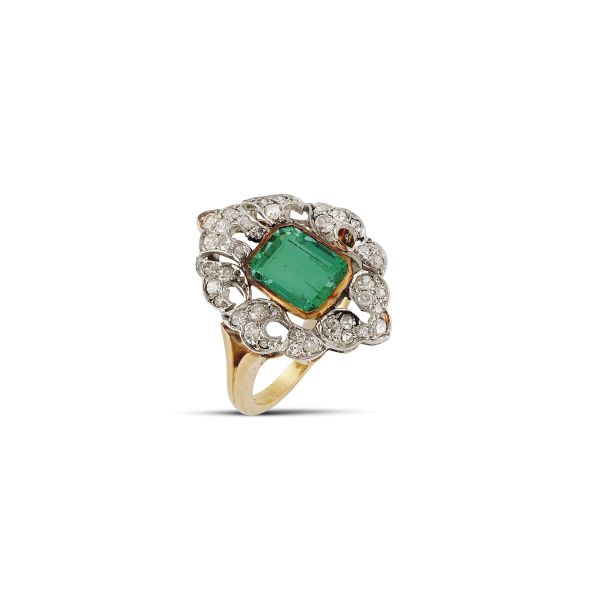 EMERALD AND DIAMOND RING IN 18KT TWO TONE GOLD