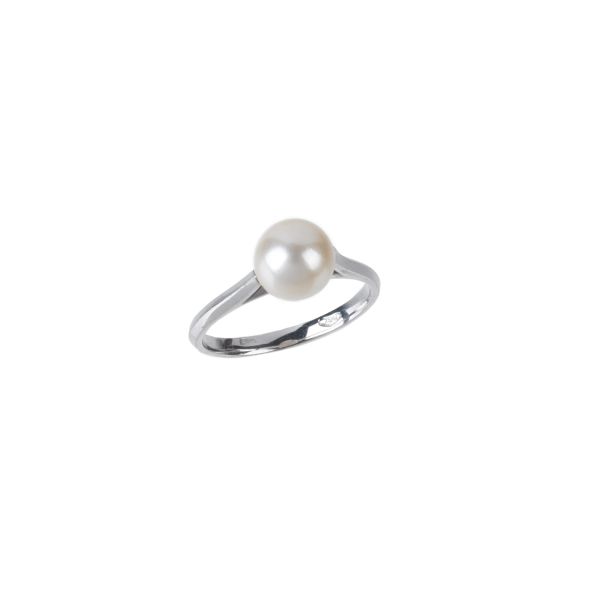 PEARL RING IN 18KT WHITE GOLD