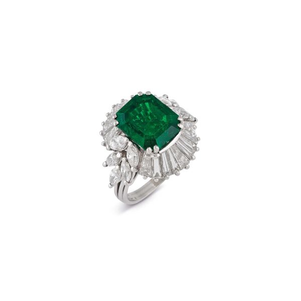 



PLATINUM RING WITH COLOMBIAN EMERALD AND DIAMONDS
