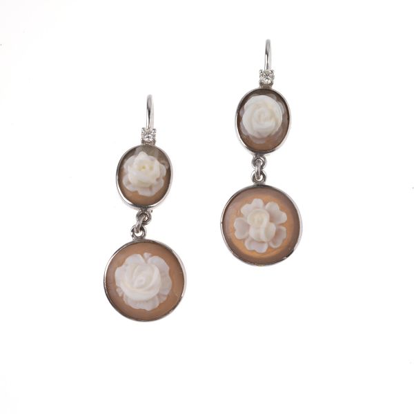 CAMEO DROP EARRINGS IN 18KT WHITE GOLD