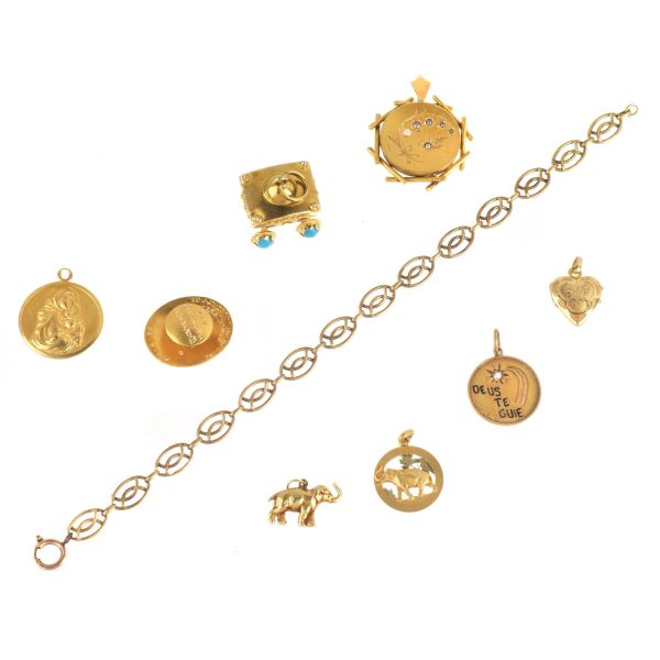 LOT COMPOSED BY CHARMS AND A BRACELET IN GOLD