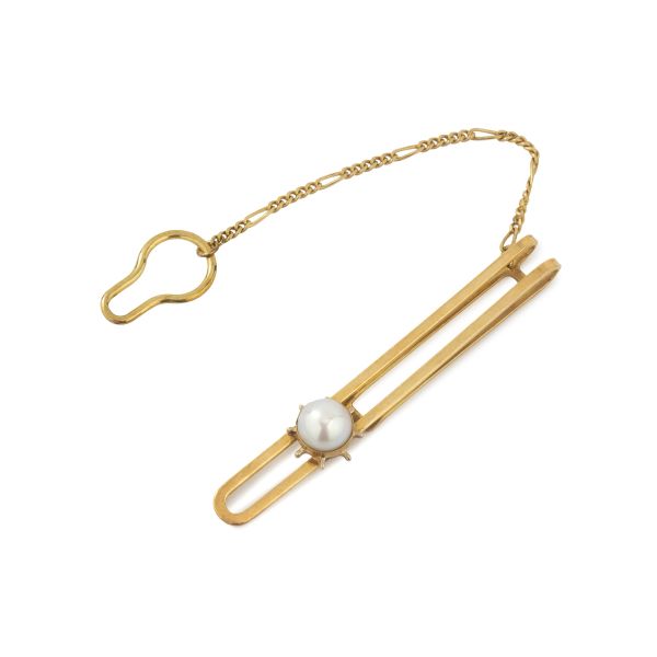 



PEARL TIE BAR IN 18KT YELLOW GOLD