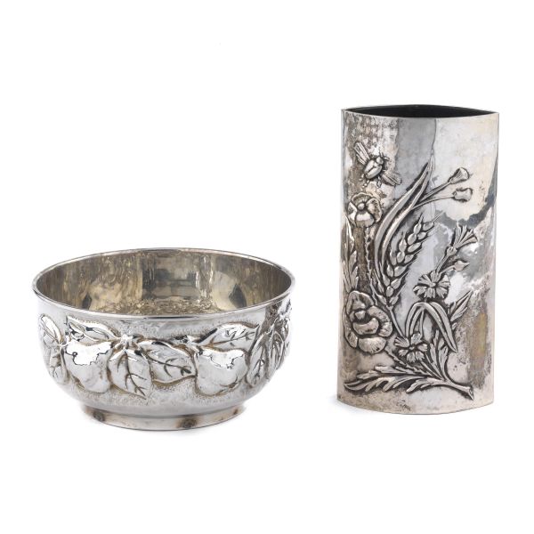 A SILVER FLOWER POT AND A SILVER CUP, 20TH CENTURY