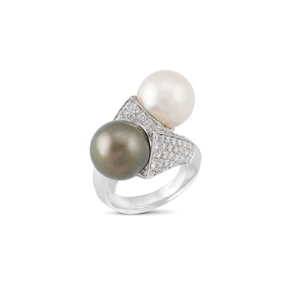 ANELLO CONTRARIE CON PERLE SOUTH SEA E DIAMANTI