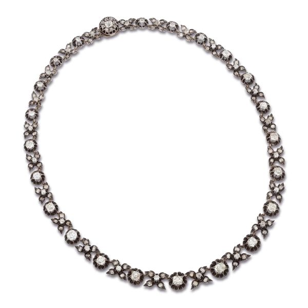 



DIAMOND GARLAND NECKLACE IN GOLD AND SILVER 