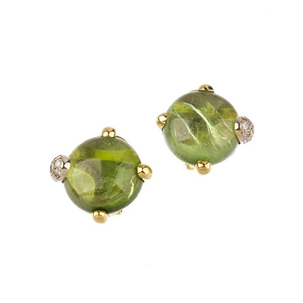 



PERIDOT AND DIAMOND CLIP EARRINGS IN 18KT TWO TONE GOLD