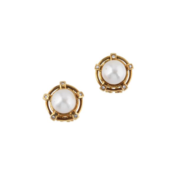 PEARL AND DIAMOND EARRINGS IN 18KT YELLOW GOLD