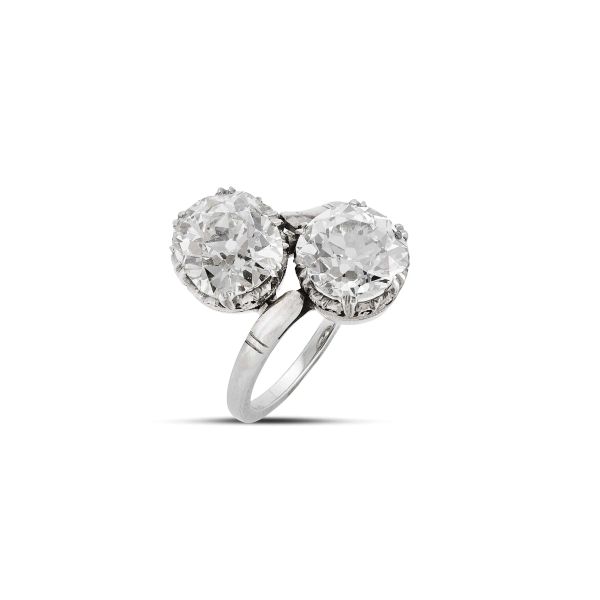 CONTRARIE DIAMOND RING IN 18KT WHITE GOLD