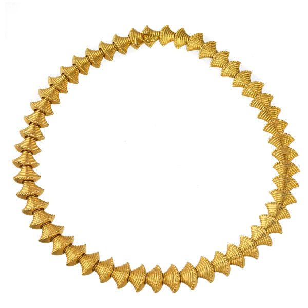 



FAN SAHPED NECKLACE IN 18KT YELLOW GOLD