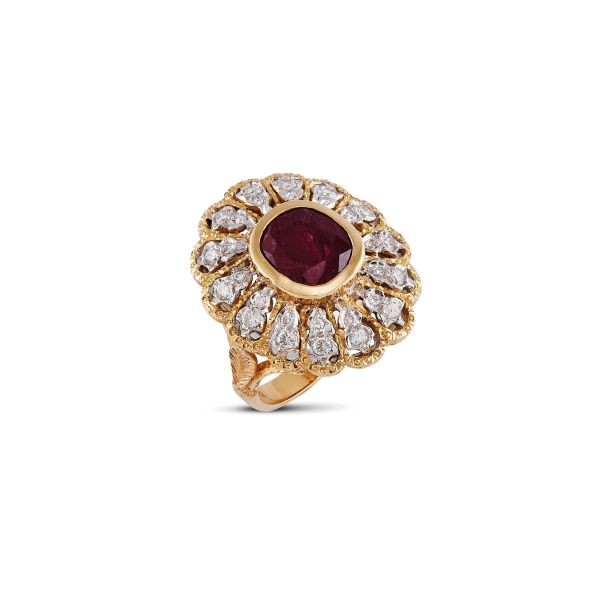 



RUBY AND DIAMOND FLOWER RING IN 18KT TWO TONE GOLD