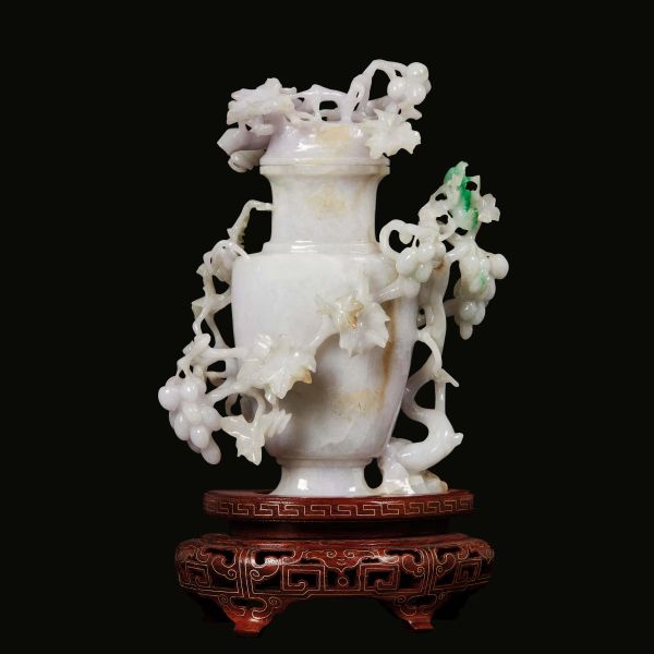 



A JADEITE COVERED VASE, CHINA, 20TH CENTURY