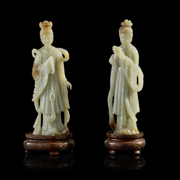 



A PAIR OF CARVED JADE FIGURES OF LADIES, CHINA, 20TH CENTURY 