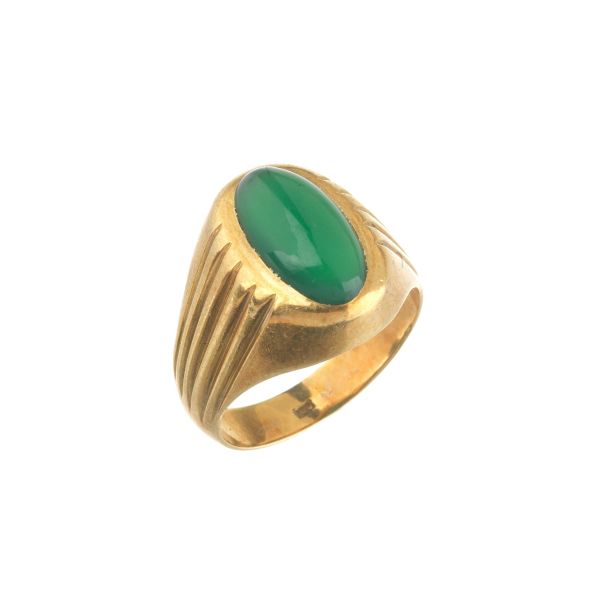 CHALCEDONY RING IN 18KT YELLOW GOLD