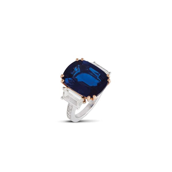 SAPPHIRE AND DIAMOND RING IN 18KT TWO TONE GOLD