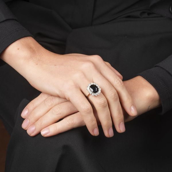 ANELLO CON ZAFFIRO E DIAMANTI
