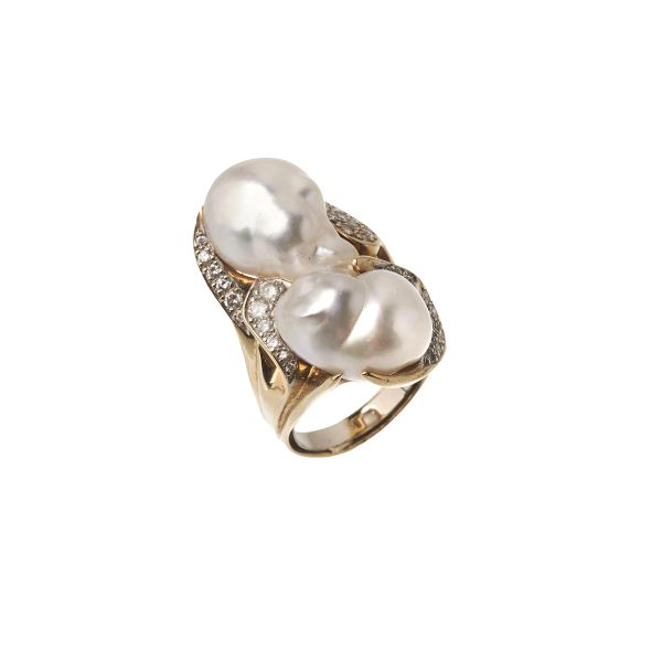 



ANELLO CON PERLE BAROCCHE E DIAMANTI