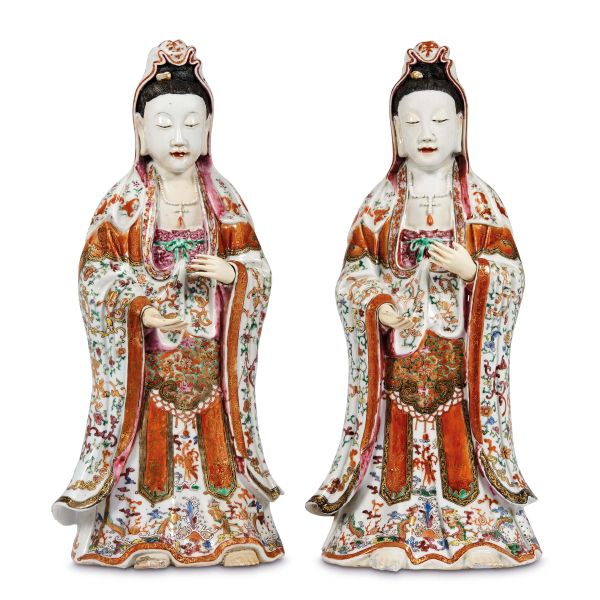 



A PAIR OF FAMILLE-ROSE FIGURES OF GUANYIN, CHINA, QING DYNASTY, 18TH CENTURY