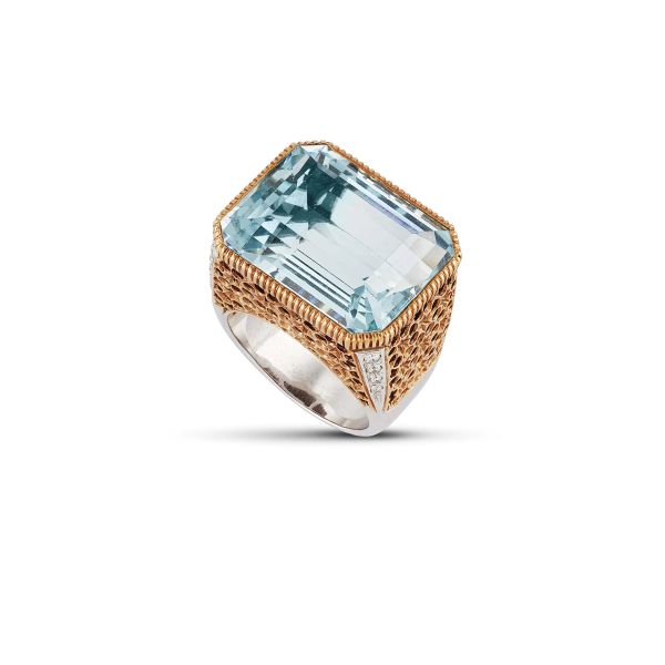 



BIG AQUAMARINE AND DIAMOND RING IN 18KT TWO TONE GOLD