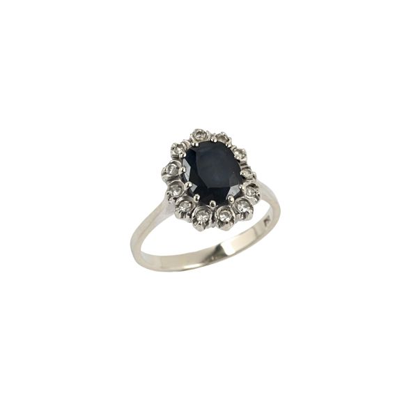SAPPHIRE AND DIAMOND RING IN 18KT WHITE GOLD