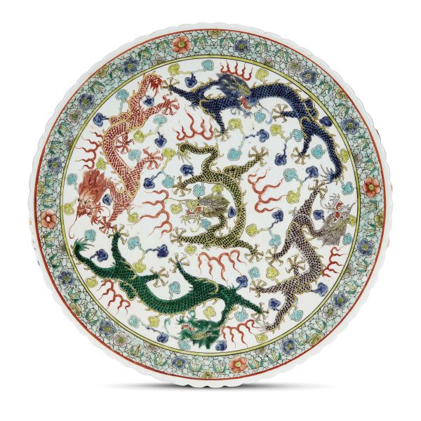 



A LARGE PORCELAIN PLATE, CHINA, QING DYNASTY, 20TH CENTURY