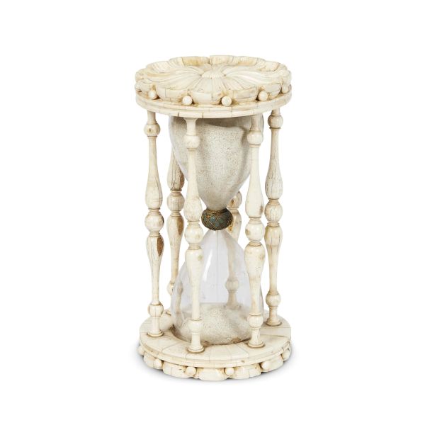 Florentine, 20th century, An hourglass, glass and bone, h. 26 cm, diam. 14 cm
